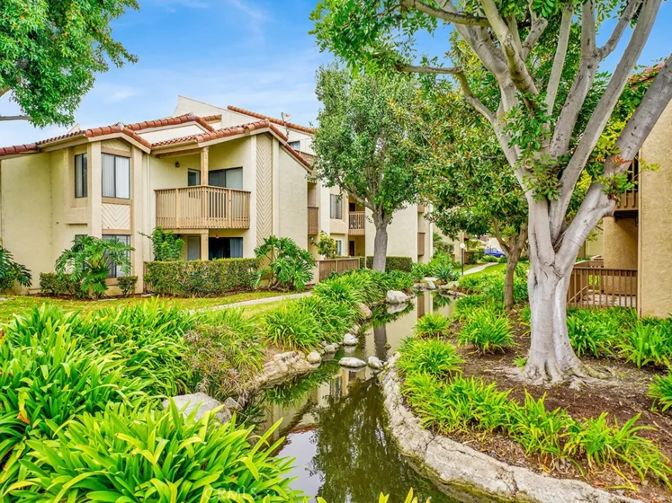 4861 Lago Drive #100 photo 1