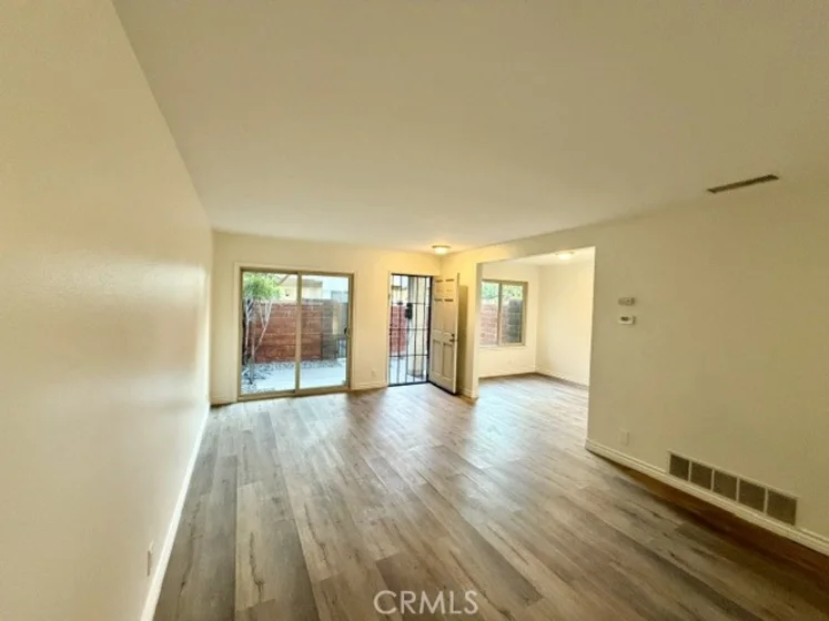 1021 W Lamark Lane photo 6
