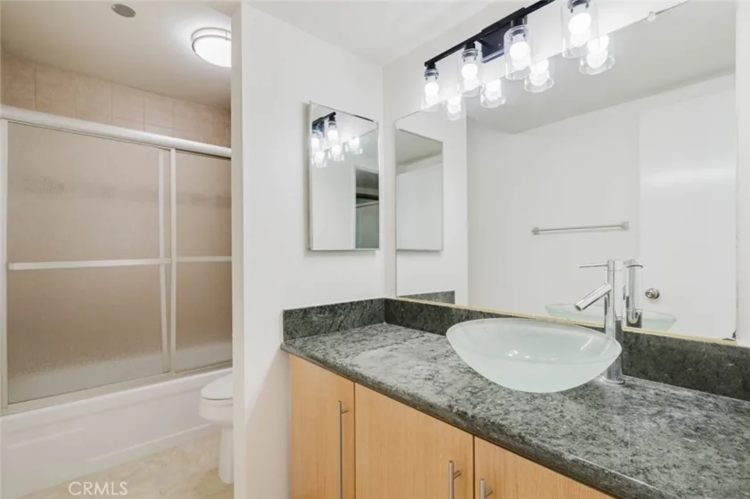620 N Kenwood Street #208 photo 21