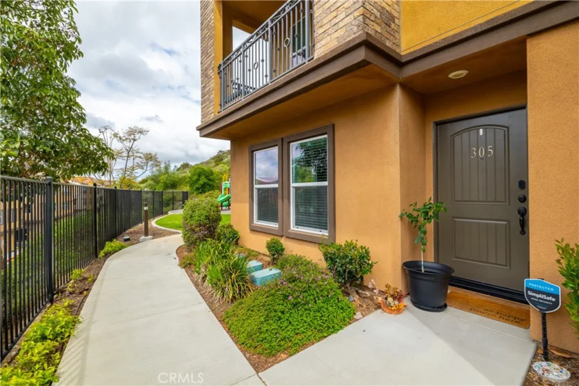305 Mission Terrace Avenue photo 1