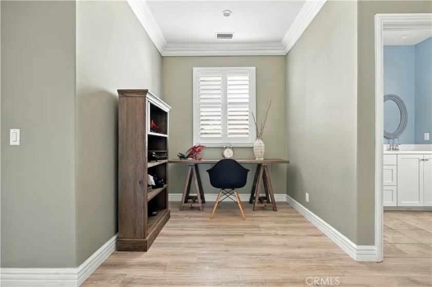 56 Quill photo 19