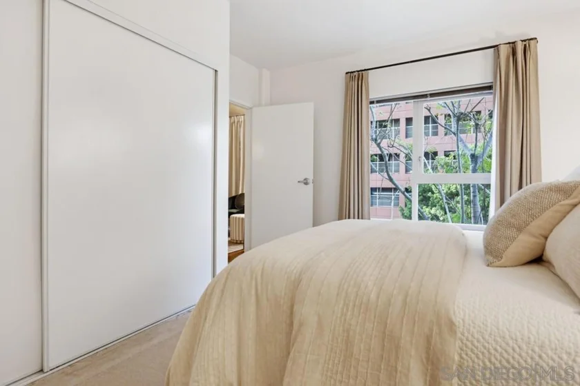 425 W Beech #428 photo 5