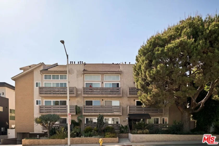1021 N Crescent Heights Boulevard #207 photo 2