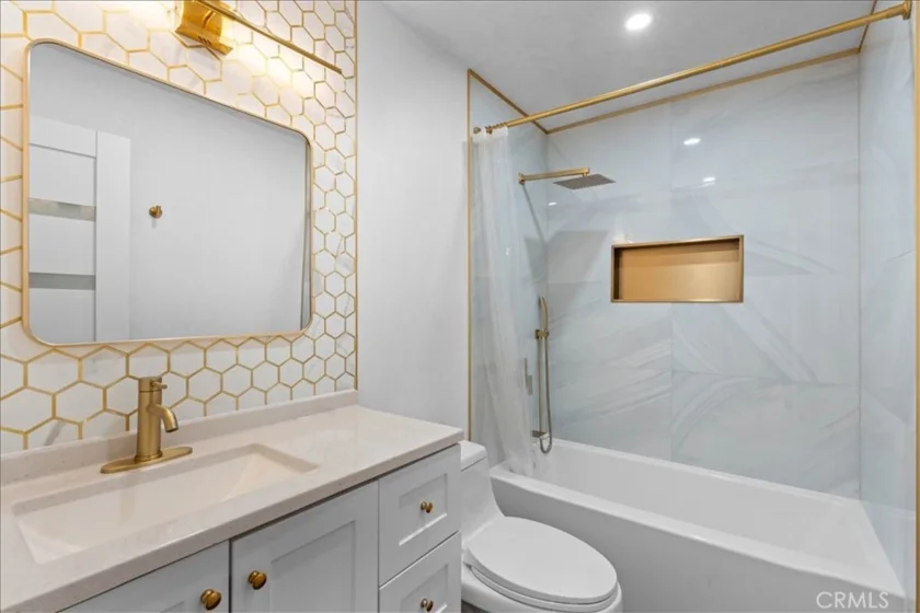 12437 Bay Hill Court photo 24