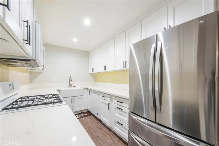 497 S El Molino Avenue #205 photo 12