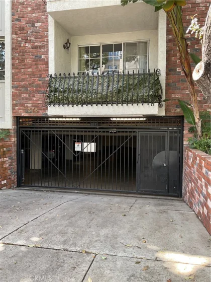 1375 Kelton Avenue #209 photo 1