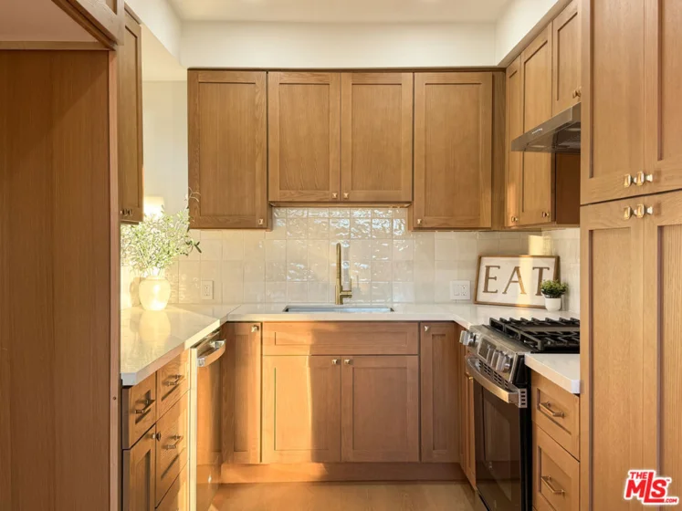 4579 Ambrose Avenue #8 photo 43