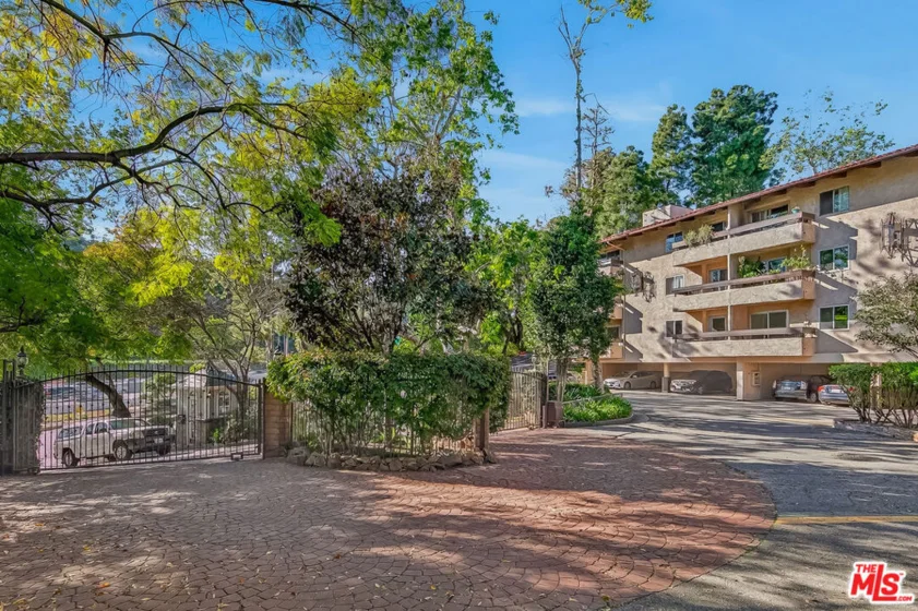 2700 Cahuenga Boulevard #4220 photo 19