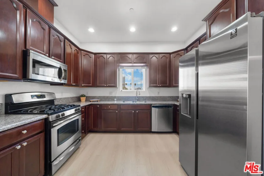 309 S Mariposa Avenue #301 photo 27