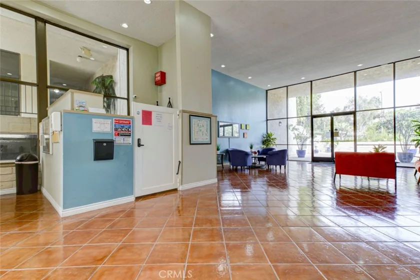 1401 Valley View #206 photo 5