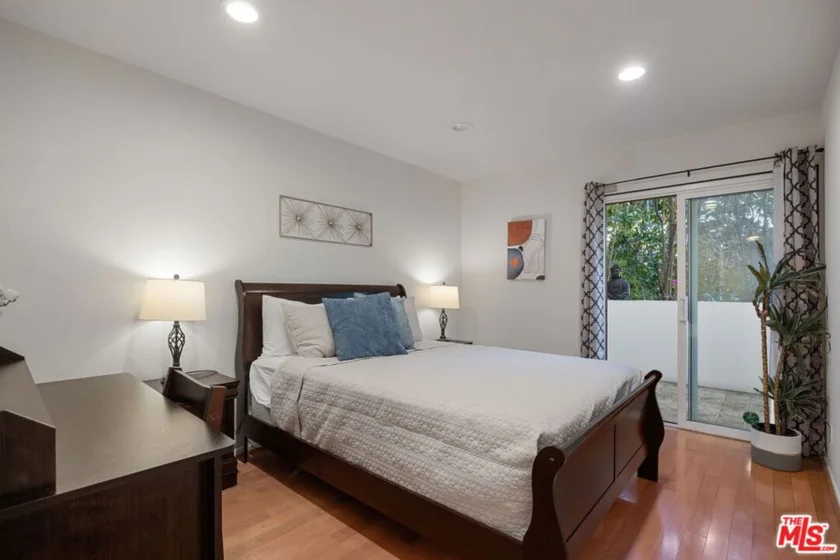 15325 Magnolia Boulevard #108 photo 35