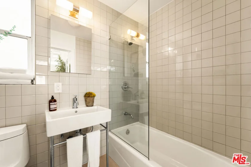 630 Rose Avenue #5 photo 38