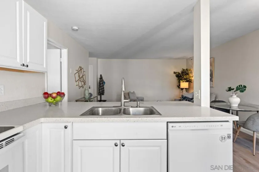 7508 Parkway Drive #105 photo 9
