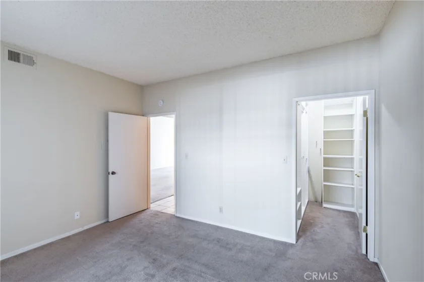 2915 Montrose Avenue #430 photo 6