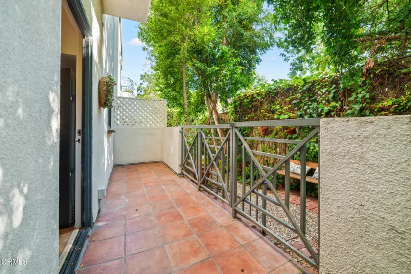 111 S Oak Knoll Avenue #107 photo 39