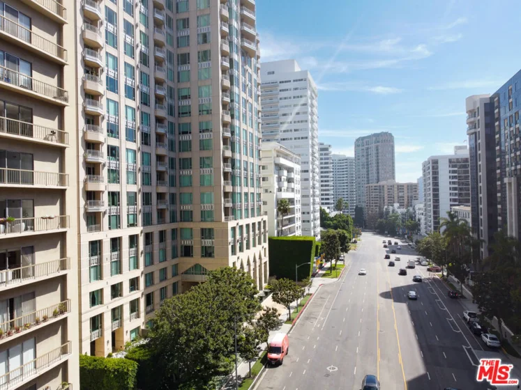 10747 Wilshire Boulevard #PH4 photo 3