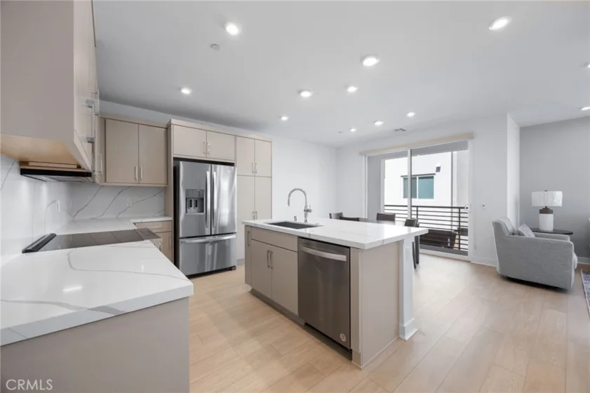 669 S Lyon Street photo 16