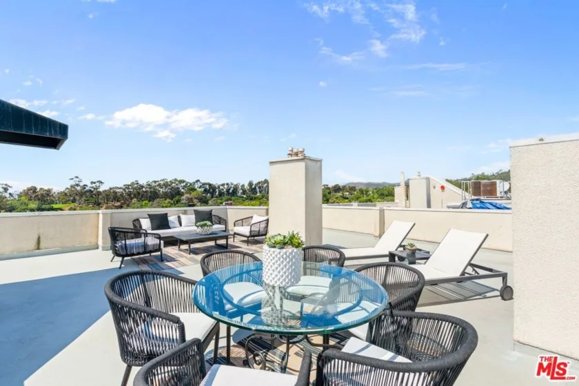 390 S Sepulveda Boulevard #409 photo 23