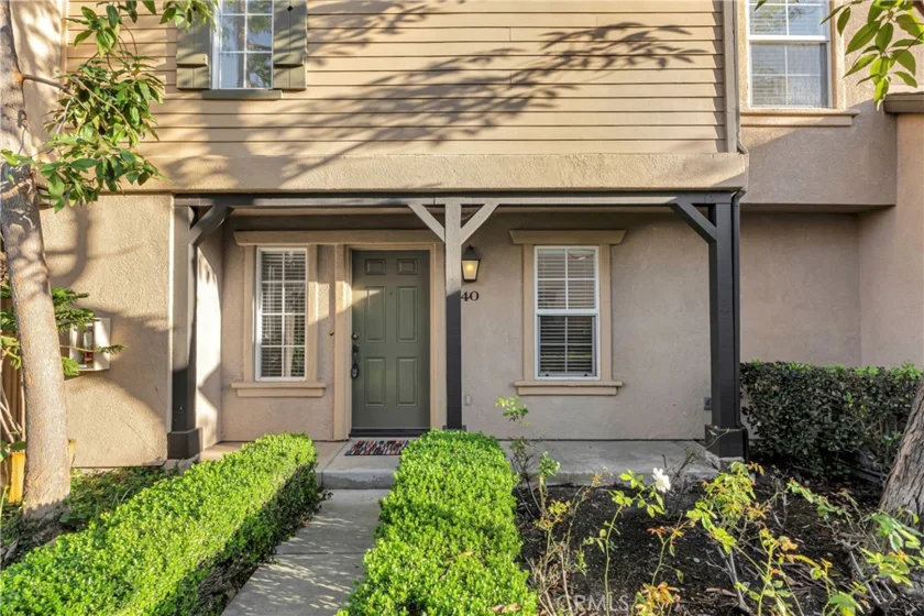 40 Three Vines Court photo 1