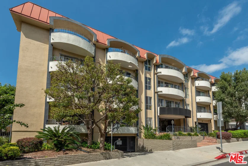 1221 N Kings Road #305 photo 2