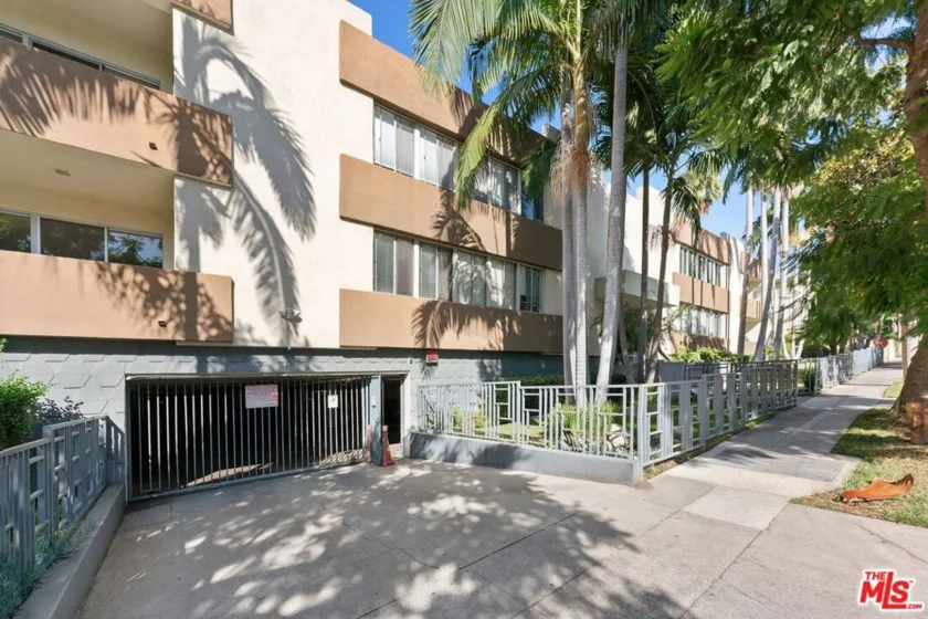 1233 N Laurel Avenue #109 photo 18
