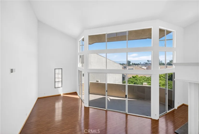 5216 Yarmouth Avenue #305 photo 1