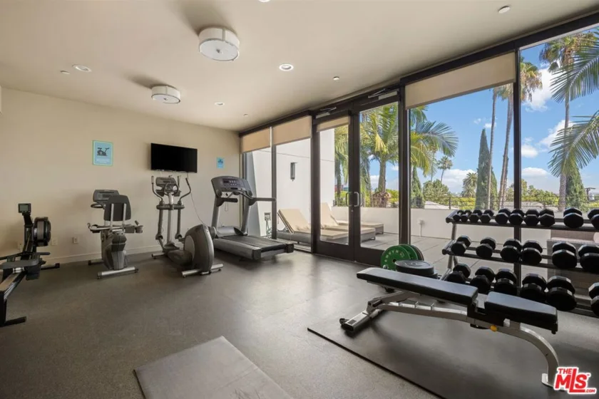 447 N Doheny Drive #305 photo 16