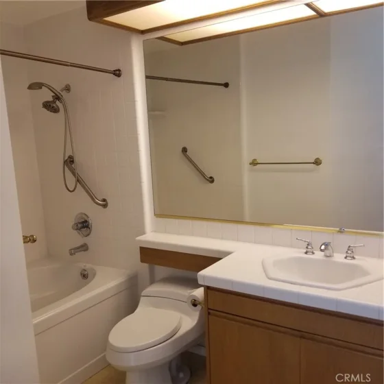 1310 E Ocean #405 photo 16