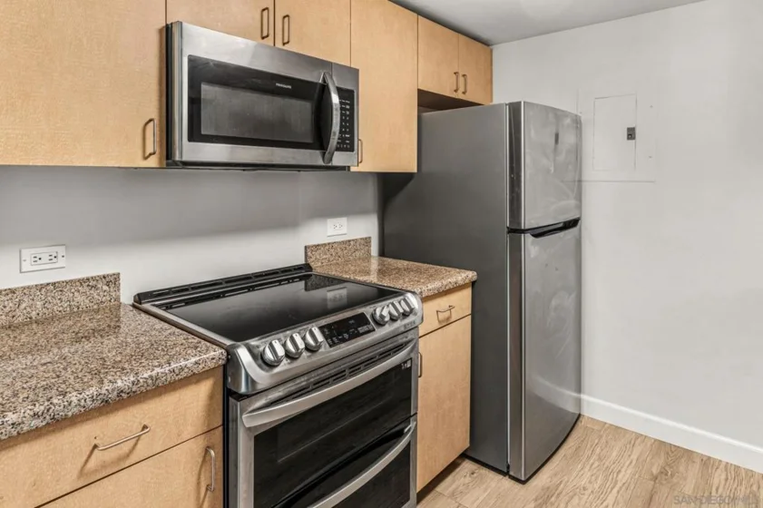 425 W Beech Street #805 photo 31