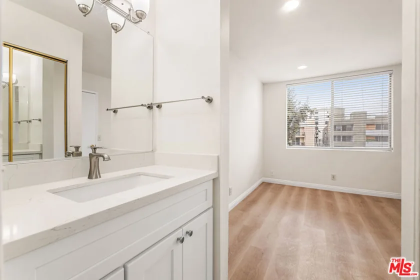 210 S La Fayette Park Place #314 photo 10