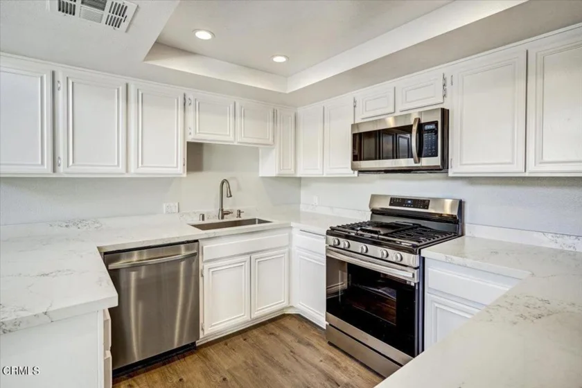 8565 Independence Avenue #9 photo 1