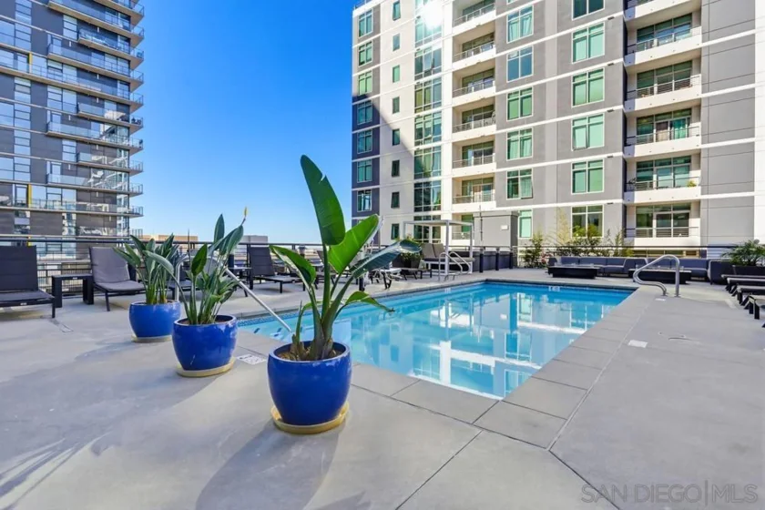 425 W Beech #428 photo 9