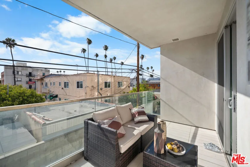 105 S Mariposa Avenue #204 photo 30