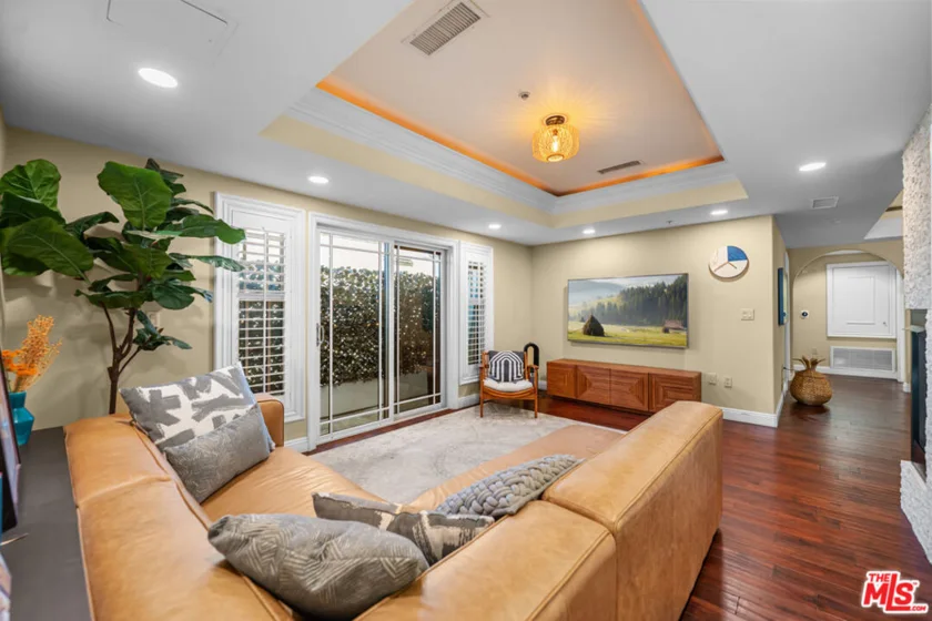 837 Crenshaw Boulevard #204 photo 9