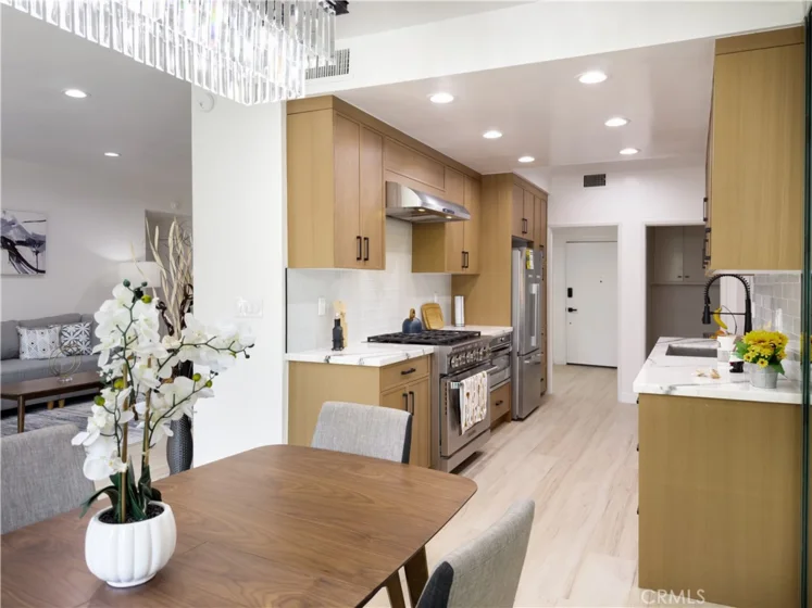 1944 Glendon Avenue #209 photo 18