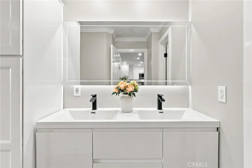 278 N Wilshire #108 photo 16