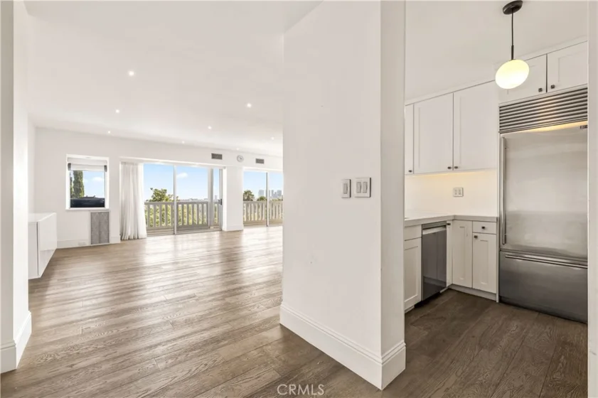 999 N Doheny Drive #310 photo 1