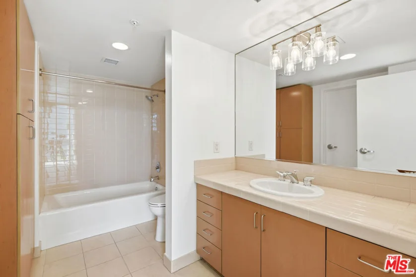 13700 Marina Pointe Drive #630 photo 18