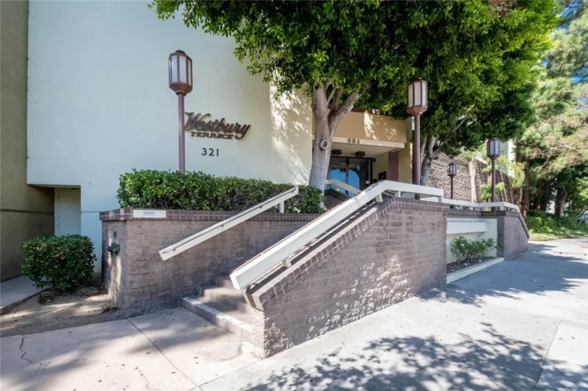 321 S San Vicente Boulevard #904 photo 1