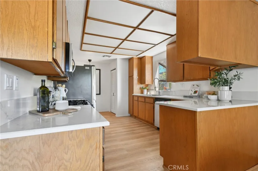 13331 Moorpark #223 photo 15