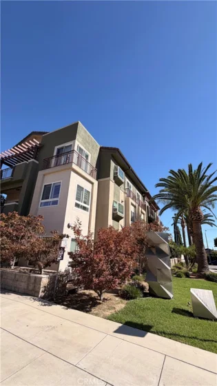 228 S Olive photo 1