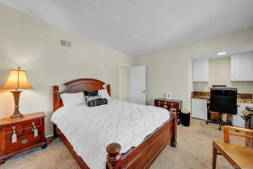 255 Daisy Avenue photo 6