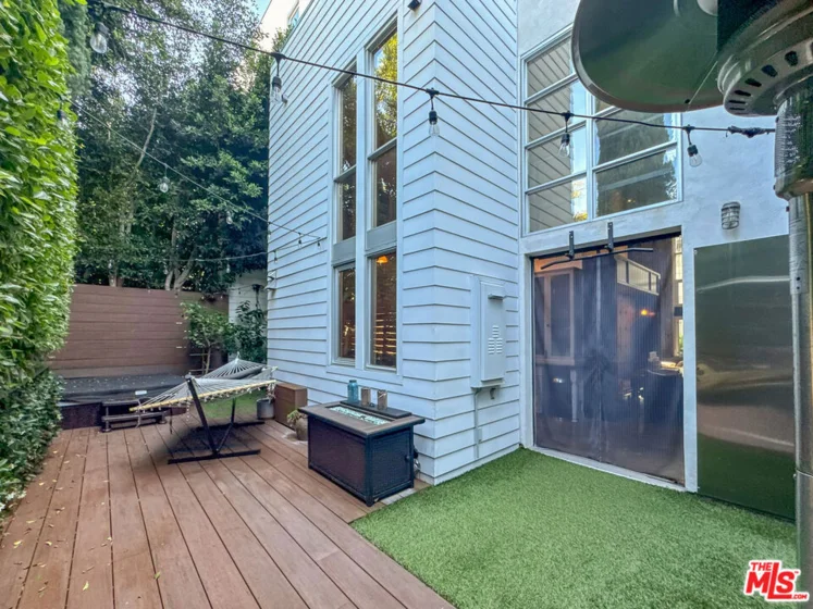 1037 N Laurel Avenue #10 photo 22