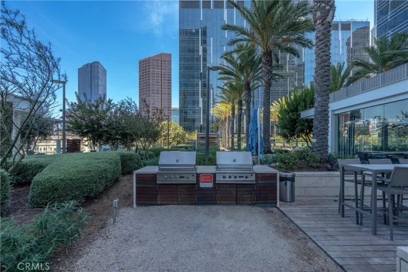 877 Francisco Street #819 photo 32