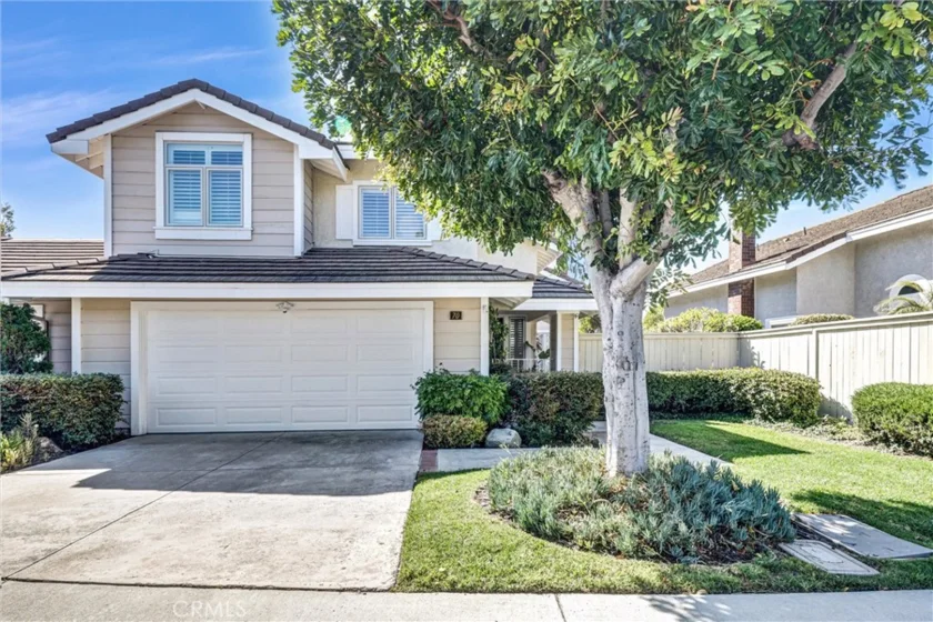 70 Fairlake photo 4