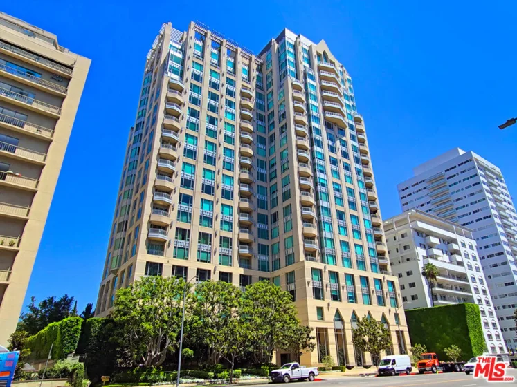 10727 Wilshire Boulevard #404 photo 24