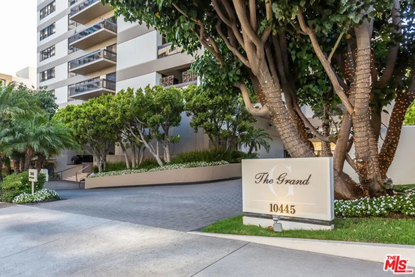10445 Wilshire Boulevard #1806 photo 2