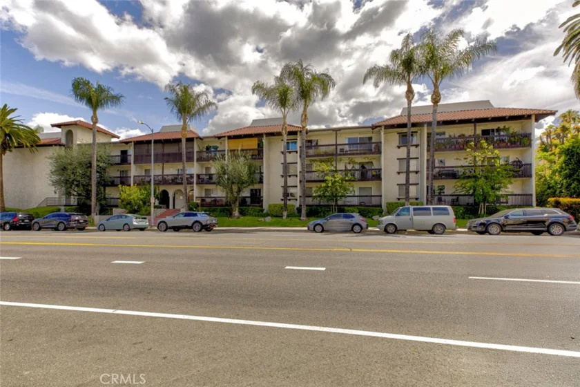 5334 Lindley Avenue #337 photo 1