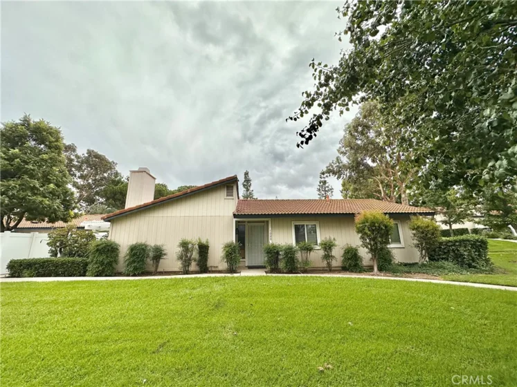 1080 Border Avenue photo 1