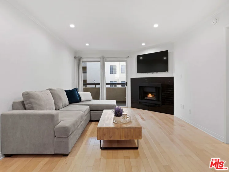 21520 Burbank Boulevard #112 photo 8